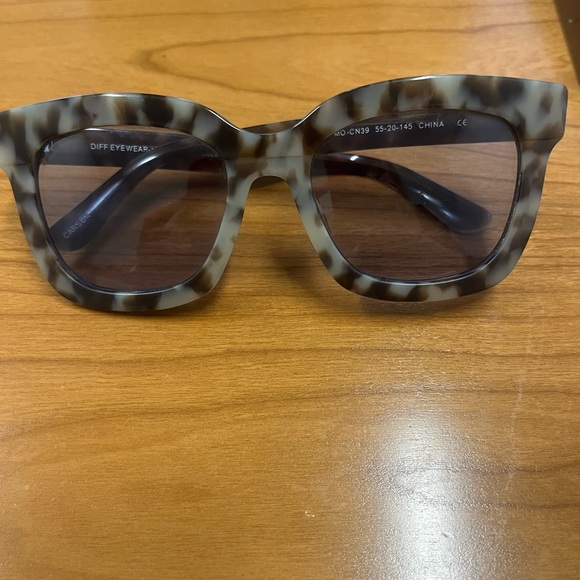 Diff Eyewear Carson Amber Tortoise Blue steel Tortoise Shell Sunglasses - Picture 2 of 3